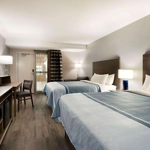 Pool Side Studio Suite Two Queen Beds Non-Smoking
